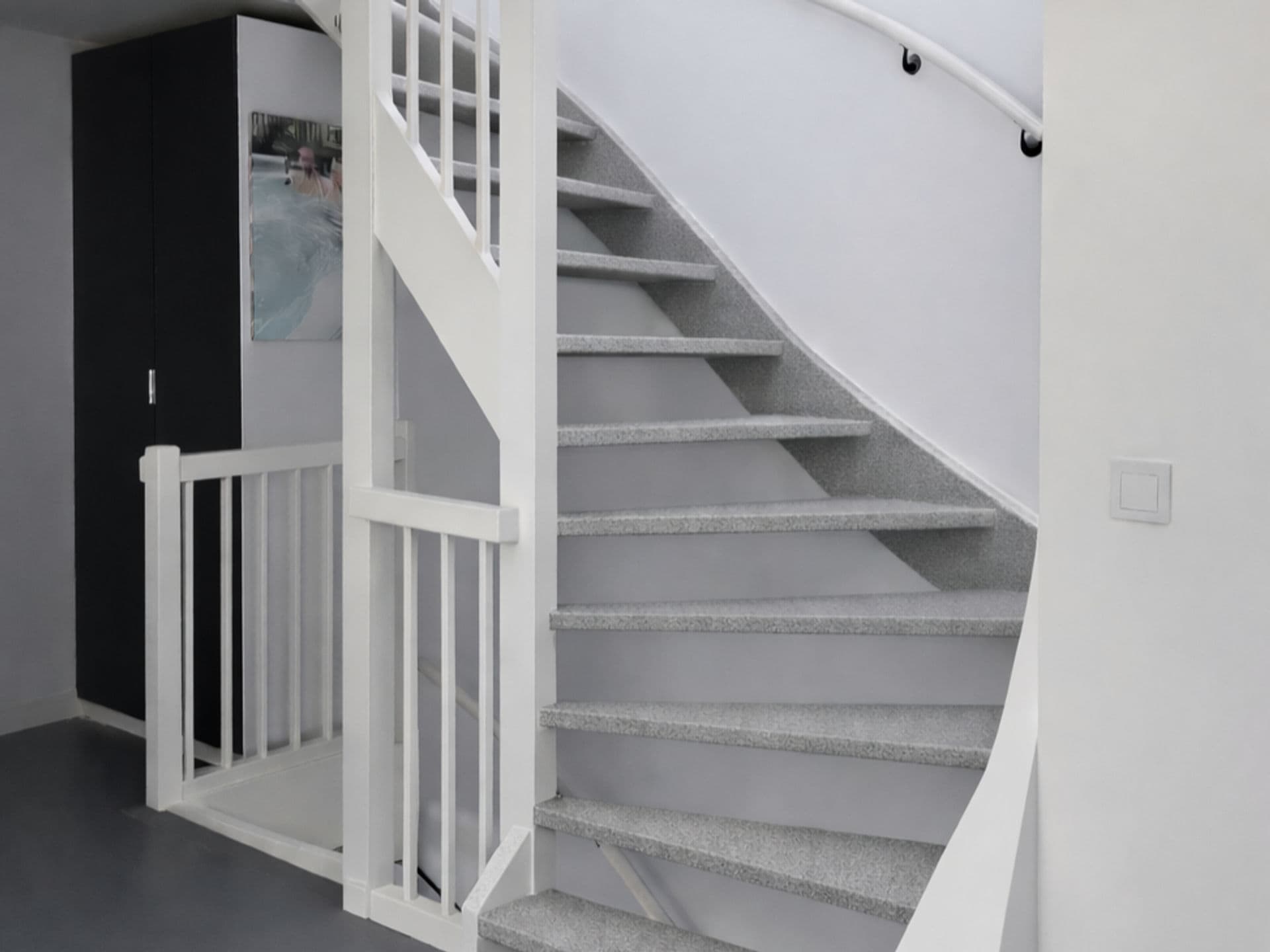 Open trap treden rondom bekleed