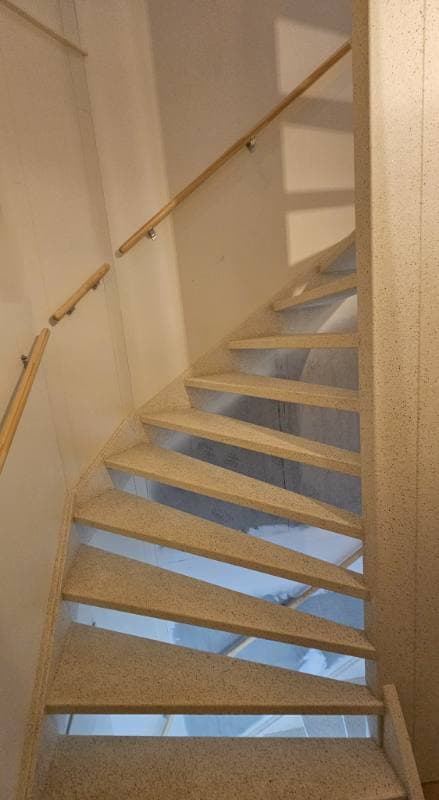 traprenovatie met GoldenGrain stone structuur in Goes