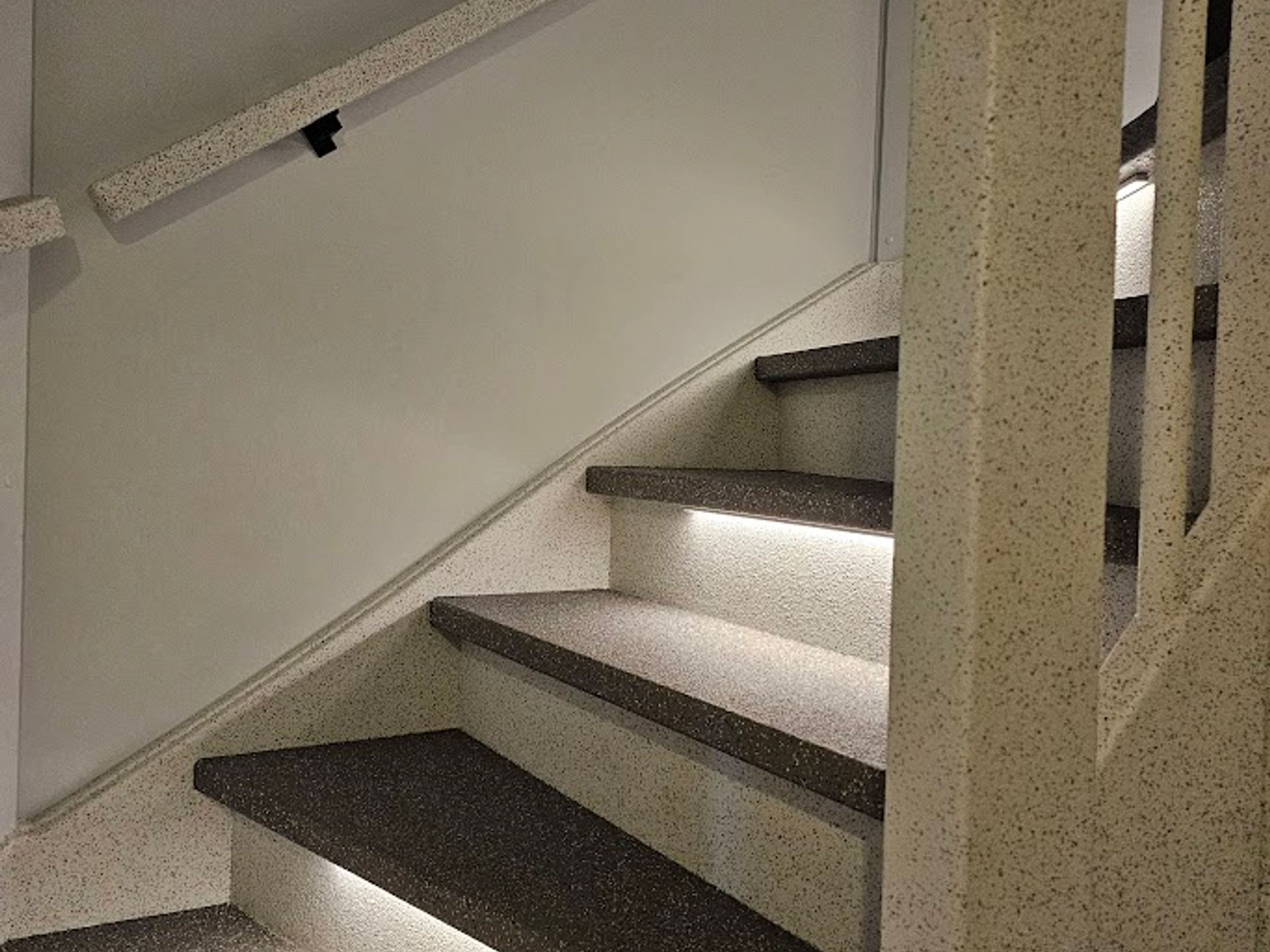 Dichte trap met LED-verlichting