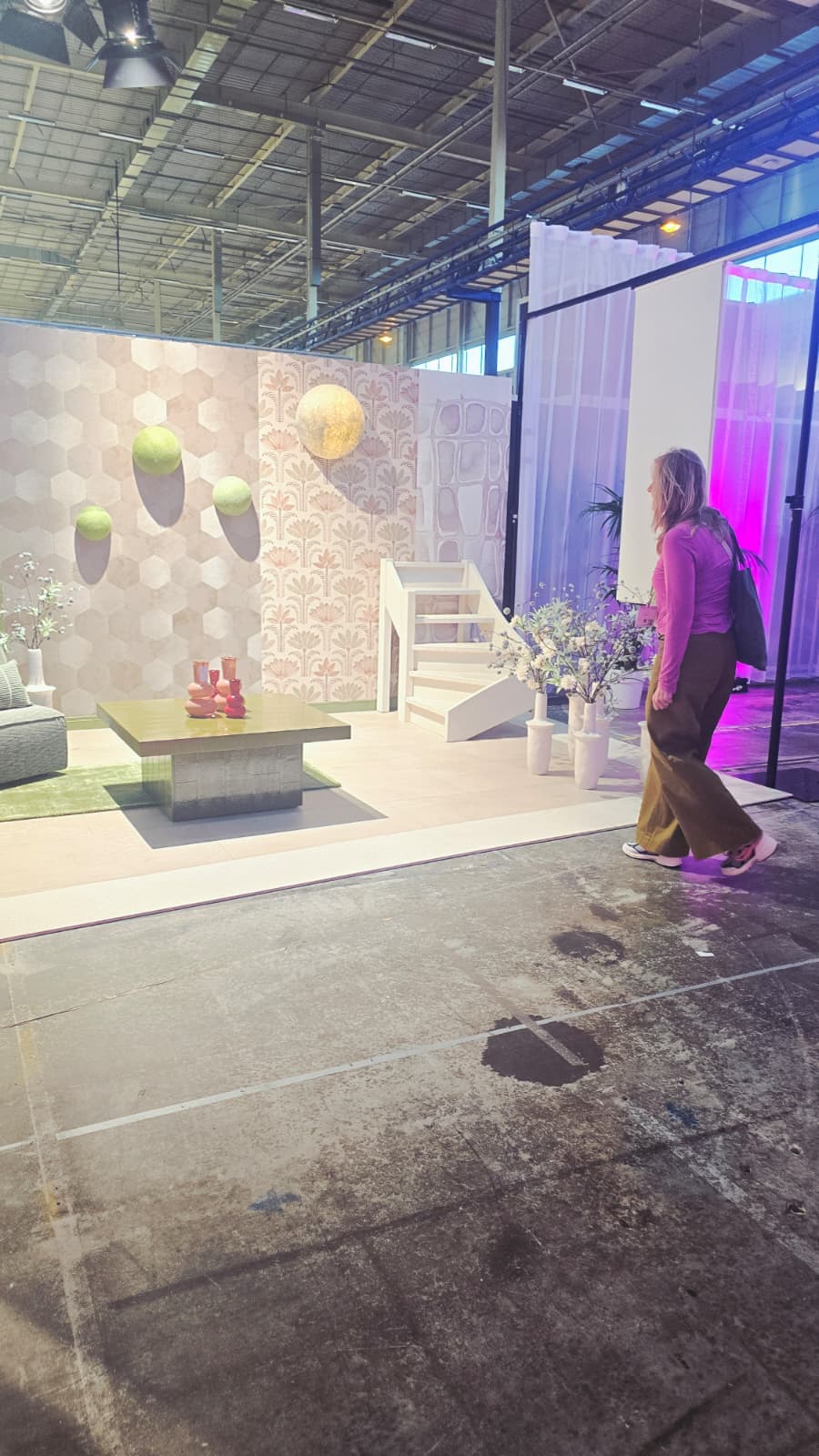 Bezoeker op de Omnistair-stand, InCoDa 2026