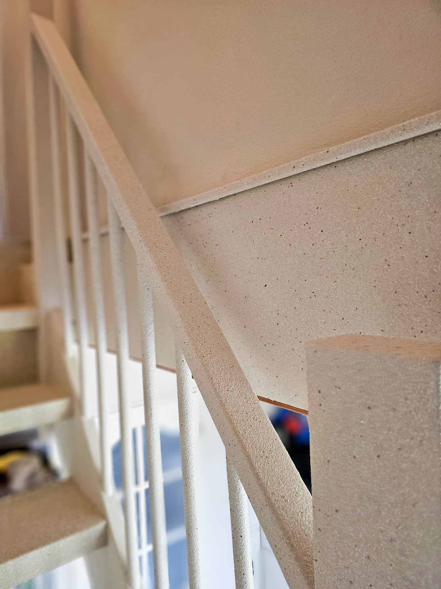 Trapleuning en spijlen naadloos afgewerkt in Golden Grain — Omnistair Signature, regio Alkmaar