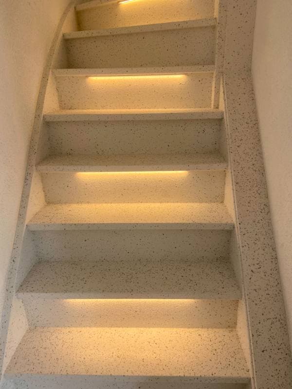traprenovatie met Frost Terrazzo stone structuur in Waddinxveen