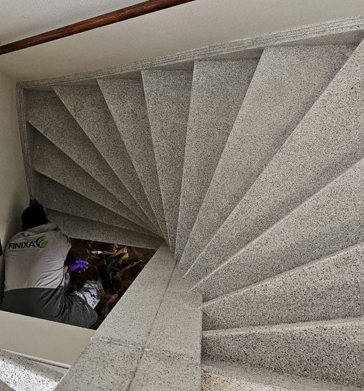 traprenovatie met Snow Dust stone structuur in Zoetermeer